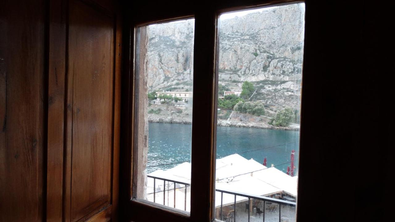 Akrotainaritis Rooms Yerolimin Exterior foto