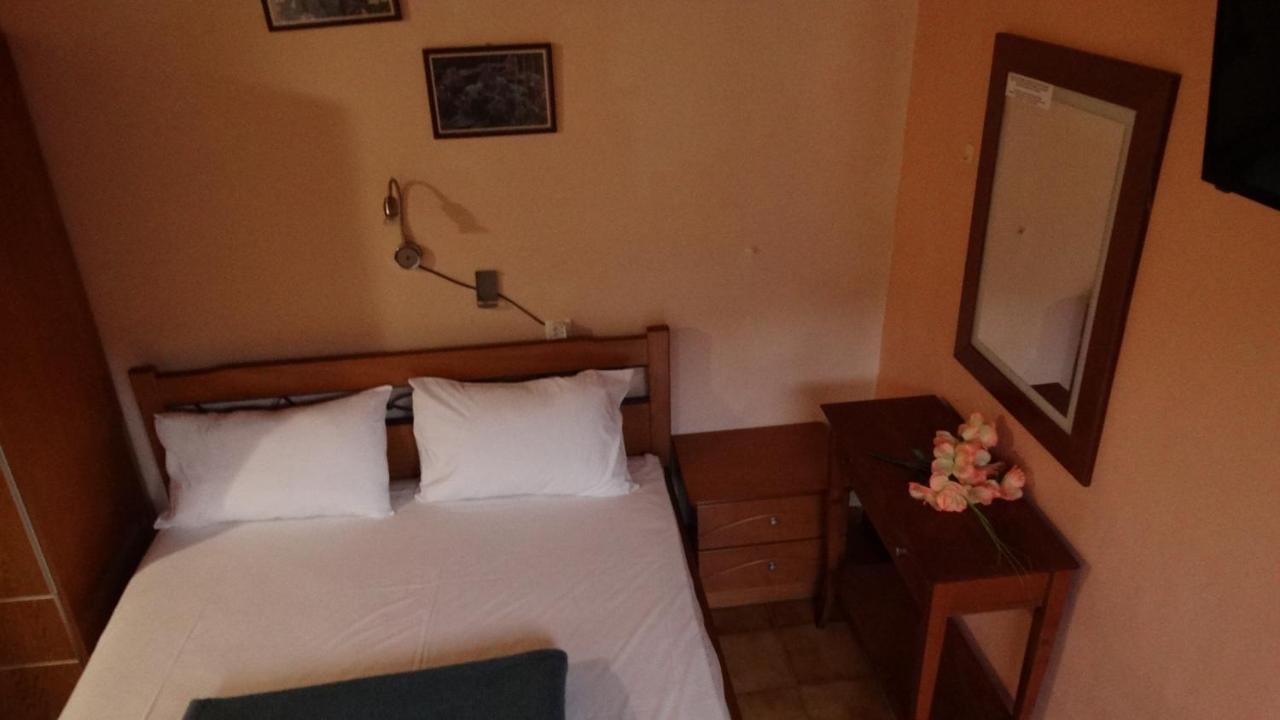 Akrotainaritis Rooms Yerolimin Exterior foto