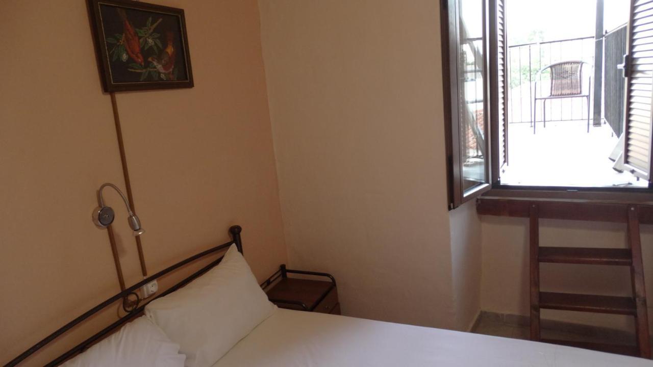Akrotainaritis Rooms Yerolimin Exterior foto