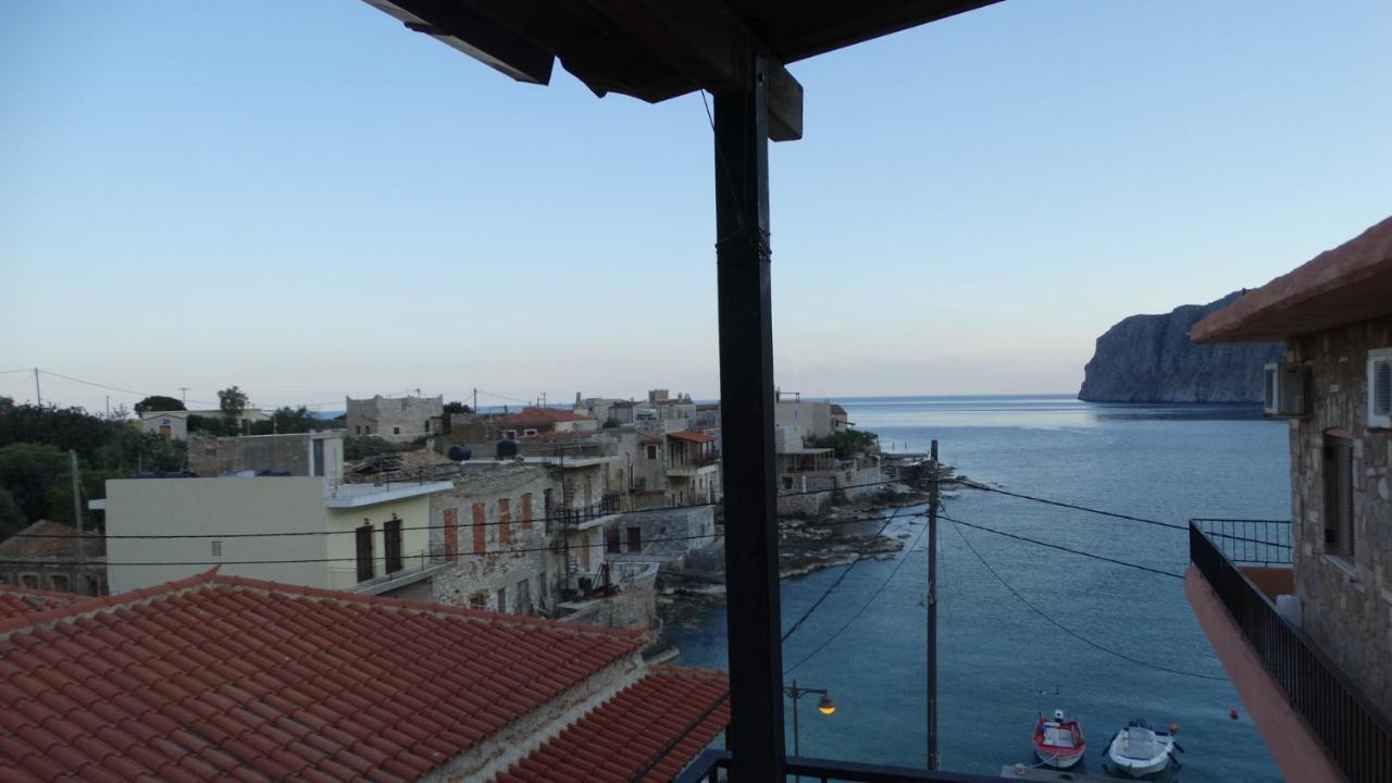 Akrotainaritis Rooms Yerolimin Exterior foto