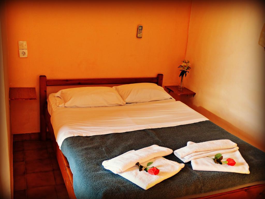 Akrotainaritis Rooms Yerolimin Quarto foto